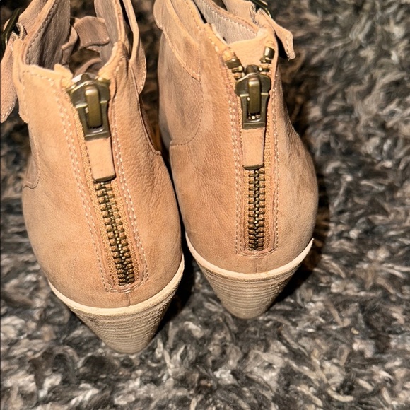 Eileen Fisher Tan Suede Sandals with Peep-Toe Design - Picture 6 of 11